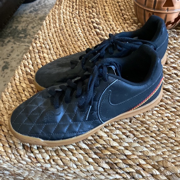 Nike “10D” kids soccer shoes size 3.5Y - Picture 3 of 8